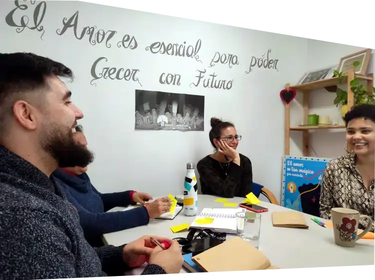Personal laboral de Crecer con Futuro reunidos